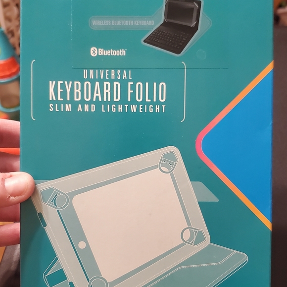 Polaroid Bluetooth keyboard Tablet Case - Picture 3 of 5